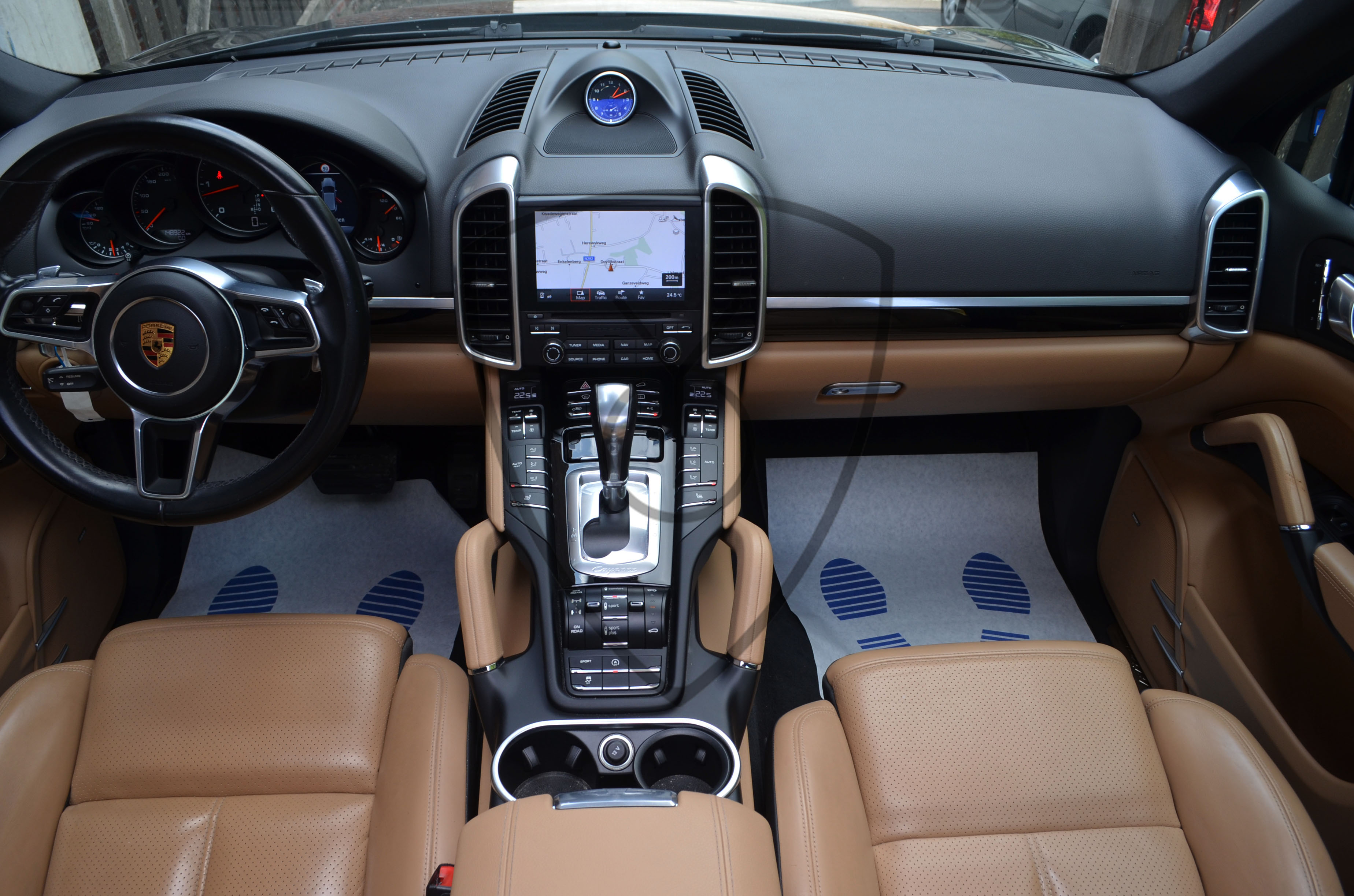 PORSCHE CAYENNE 3.0D PLATINIUM — image 11